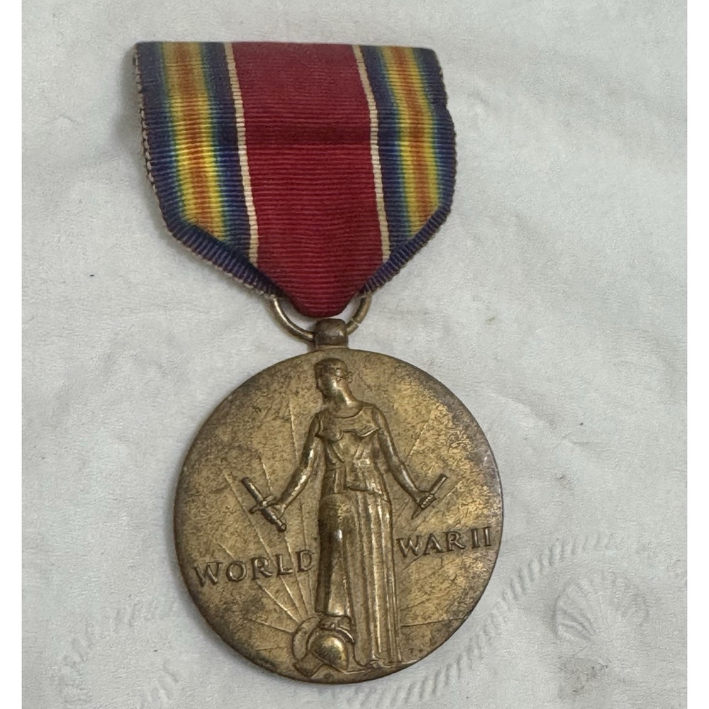 Vintage 1941-1945 WORLD WAR II US United States of America MEDAL Freedom WWII